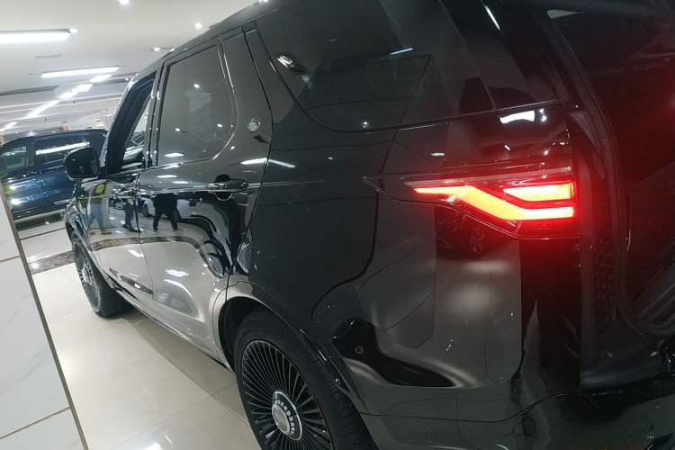 Used Land Rover Discovery 2021 360 PS R-Dynamic S
