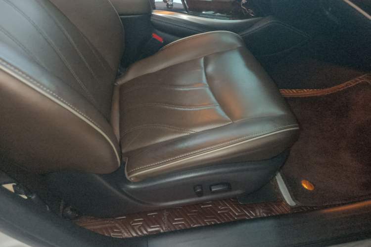 Used Infiniti QX60 2016 2.5 S/C Hybrid Two-Wheel-Drive Excellence Edition China V Standard