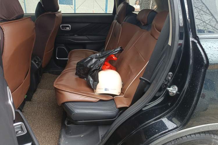 Used Mitsubishi Outlander 2019 2.0L Two-Wheel Drive Comfort Edition 5 Seats China V Standard
