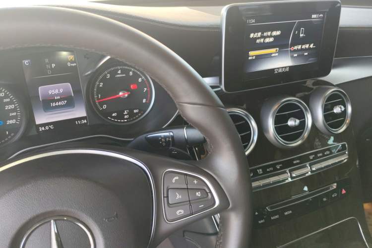 Used Mercedes-Benz GLC 2016 GLC 260 4MATIC Luxury Model
