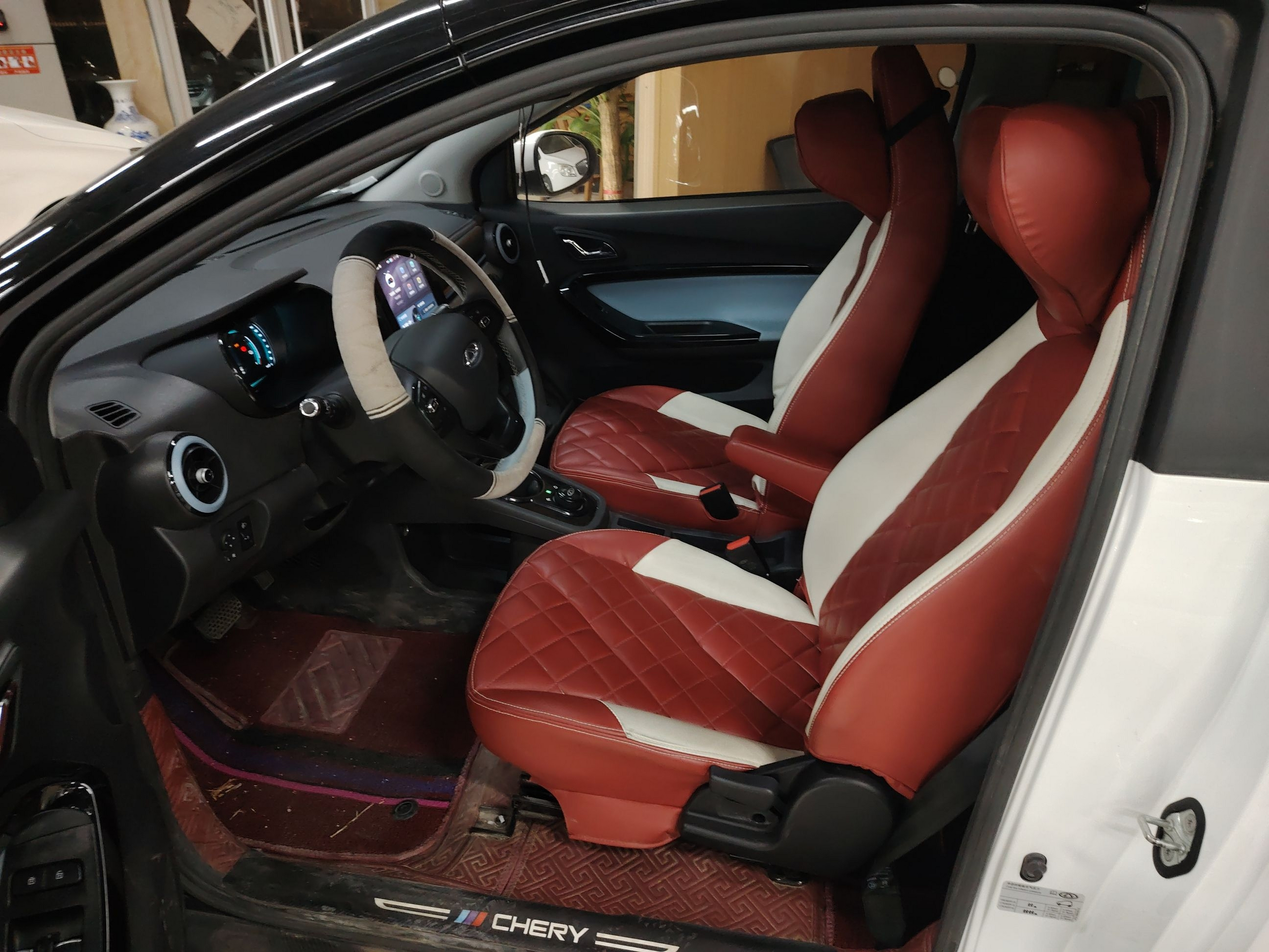 المقاعد الأمامية داخل السيارة