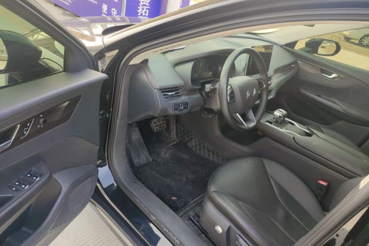 Used Hongqi E-QM5 2022 431 km Charge & Enjoy Edition
