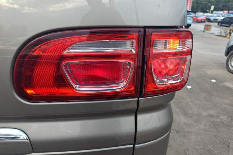 Used FORTHING Lingzhi 2020 M5L 1.6L Luxury 7-Seater
