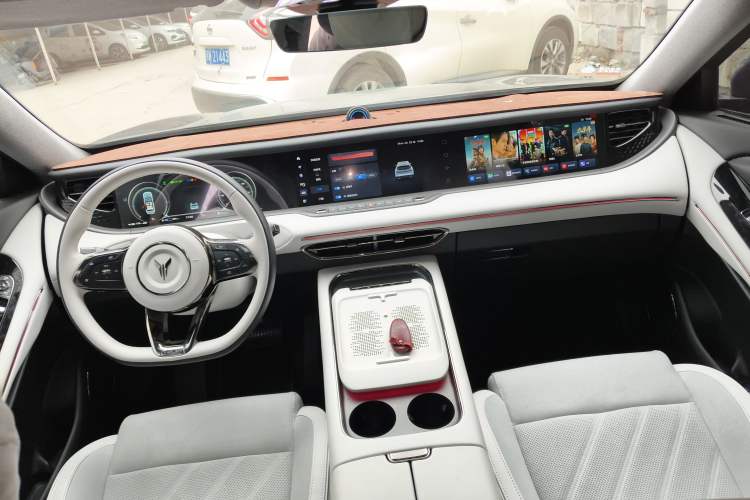 Used VOYAH FREE 2025 318 259 km All-Wheel-Drive Exploration Edition