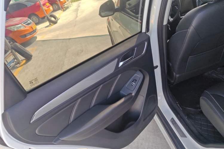 Used Roewe RX5 2019 20T Two-Wheel Drive Automatic 4G Connected Platinum Edition
