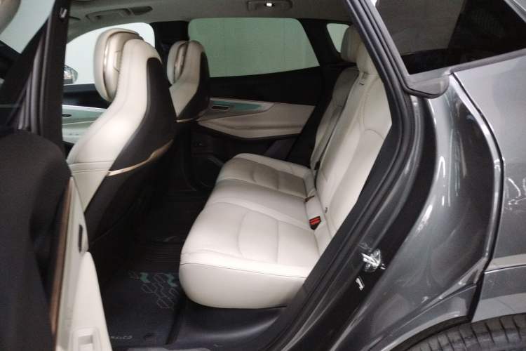 Used Lynk & Co 08 EM-P 2023 245km Ultra-Long Range Halo