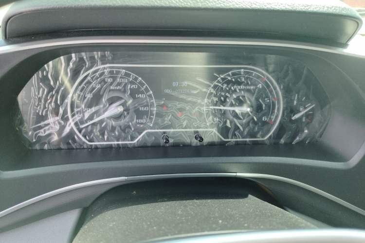 Used SAIC MAXUS Xintu V80 2023 2.0T Manual Classic Aoyuntong Short Wheelbase Mid-Roof 5/6-Seater
