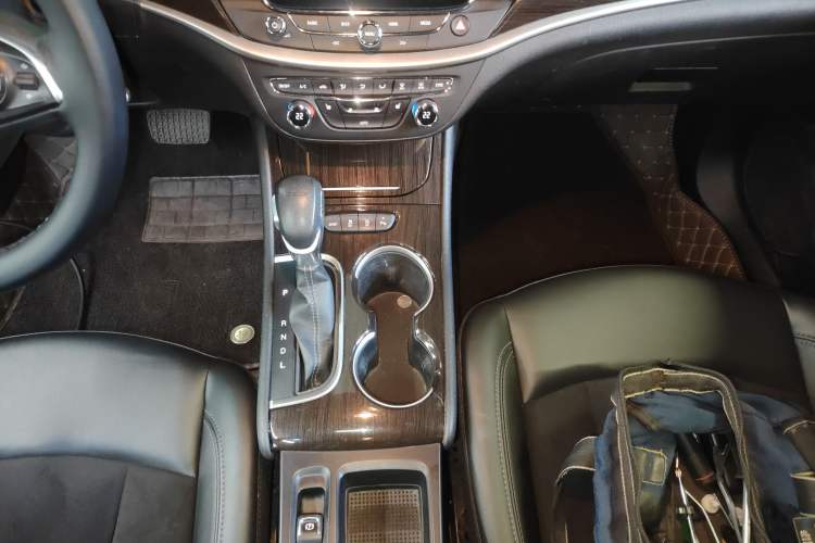 Used Buick Verano 2019 Sedan 20T Dual-Clutch Elite Model
