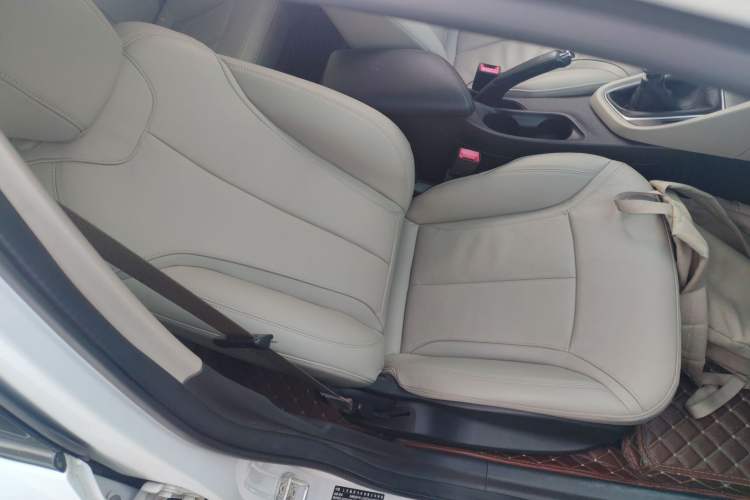 Used Buick GT 2018 15T Manual Elite Version China V Standard
