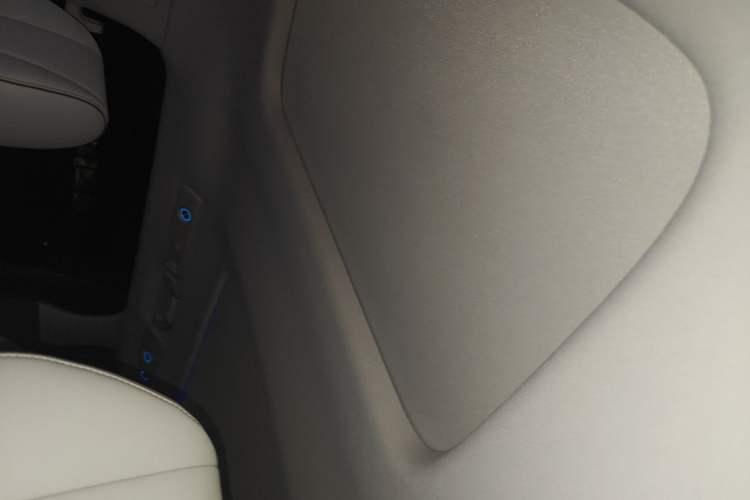 Used Denza D9 2022 DM-i 945 Luxury Model
