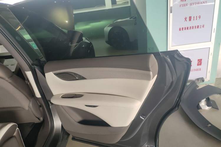 Used  LS7 2023 100kWh Lux Rear-Drive Version