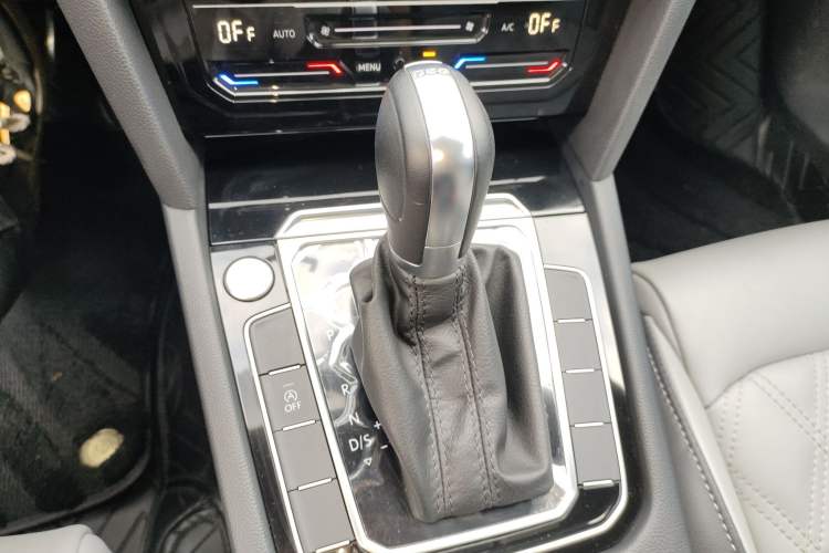 Used Volkswagen Magotan 2023 2 Million Units Limited Edition 330TSI DSG Leading Version
