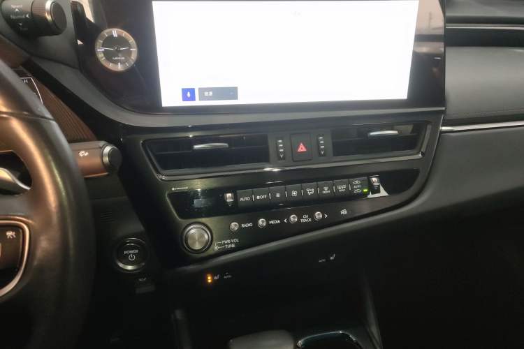 Used Lexus ES 2022 300h Excellence Edition
