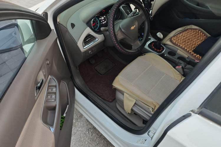 Used Chevrolet Cruze 2015 1.5L Manual Fashion Edition
