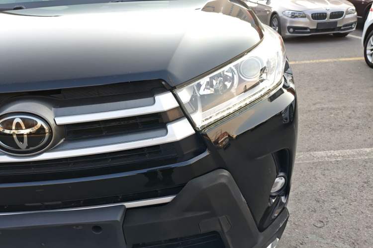 Used Toyota Highlander 2018 2.0T Four-Wheel Drive Luxury Version 7 Seats China VI Standard
