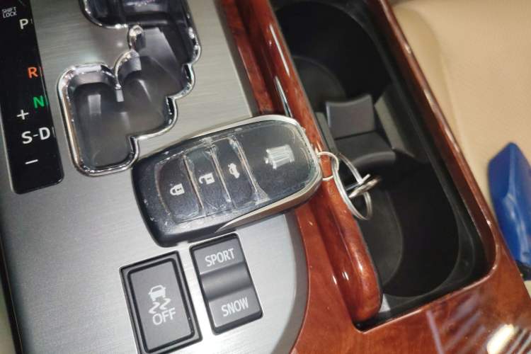 Used Toyota Crown 2012 2.5L Royal Navigation Edition
