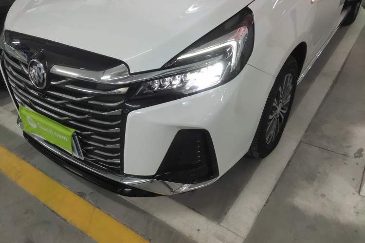 Used Buick GL8 2023 Facelifted Land Cruiser Executive Luxury Version
