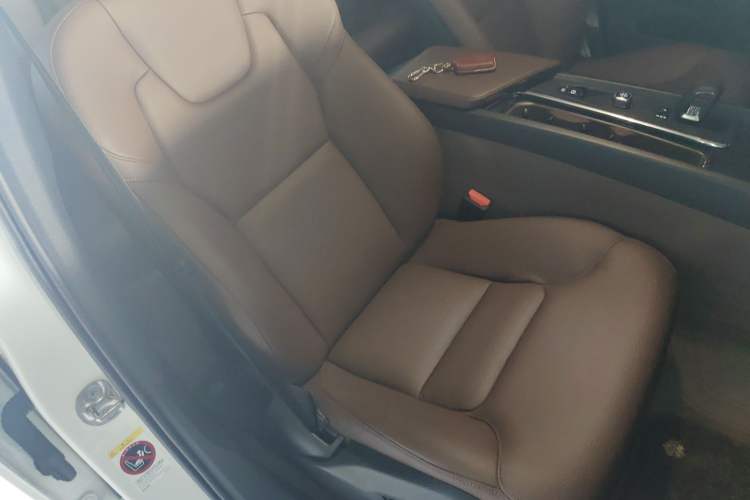 Used Volvo XC60 2025 B5 4x4 Smart Luxury Edition
