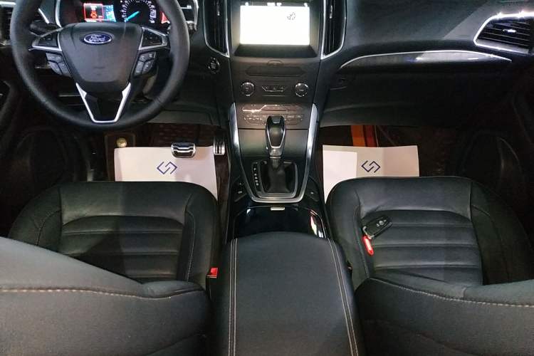 Used Ford Edge 2018 EcoBoost 245 Two-Wheel-Drive Titanium 7-Seater China V Standard
