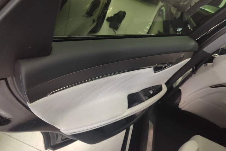 Used VOYAH FREE 2025 318 259 km All-Wheel-Drive Exploration Edition
