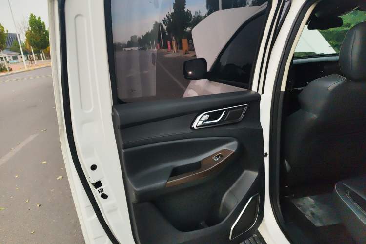 Used JMC Yuhu 9 2019 2.0T Automatic Gasoline Two-Wheel Drive Comfort Edition
