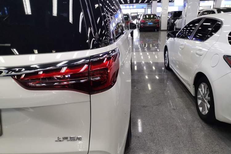 Used Buick GL8 2022 ES Land Cruiser 653T Luxury Model
