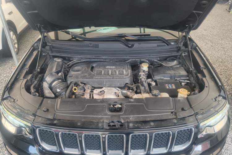 Used  Grand Commander 2018 2.0T Four-Wheel Drive Enjoyment Edition China VI
