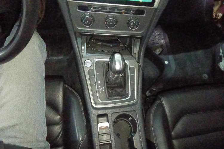 Used Volkswagen Golf 2016 230TSI Automatic Luxury Version
