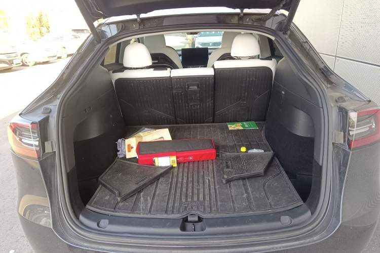 Used Tesla Model Y 2024 Long-Range All-Wheel-Drive Version