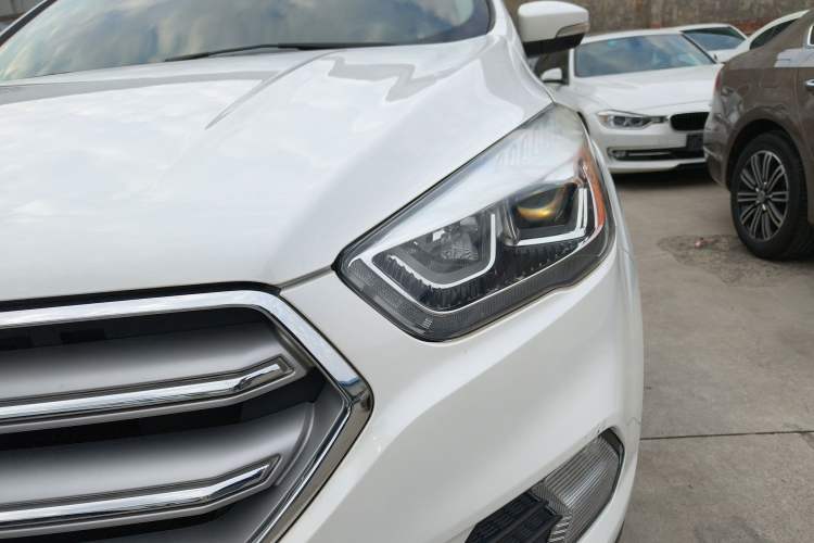 Used Ford Kuga 2018 EcoBoost 180 Two-Wheel-Drive Platinum Edition
