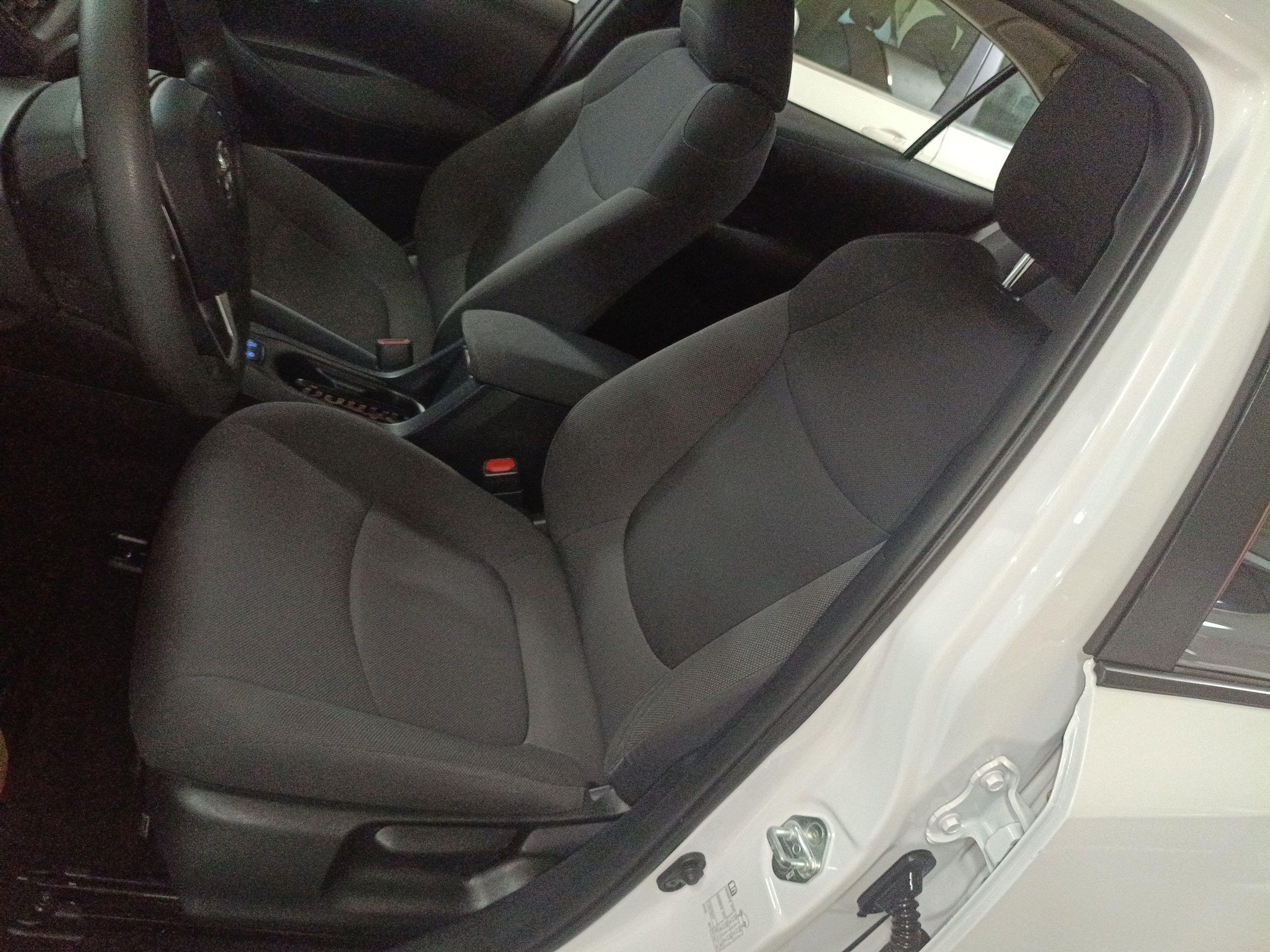 Переднее сиденье в автомобиле