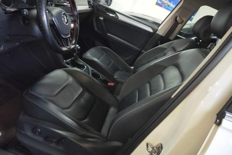 Used Volkswagen Tiguan L 2019 330TSI Automatic Two-Wheel Drive Panoramic Comfort Edition China V Standard
