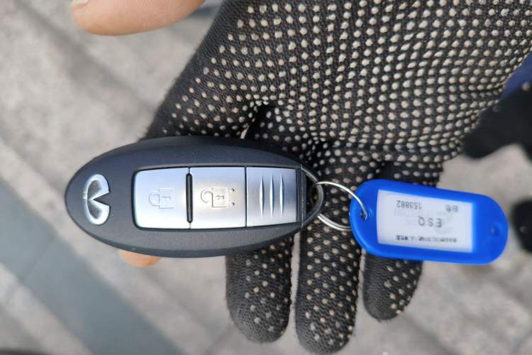 Used Infiniti ESQ 2014 1.6L Spontaneous Edition
