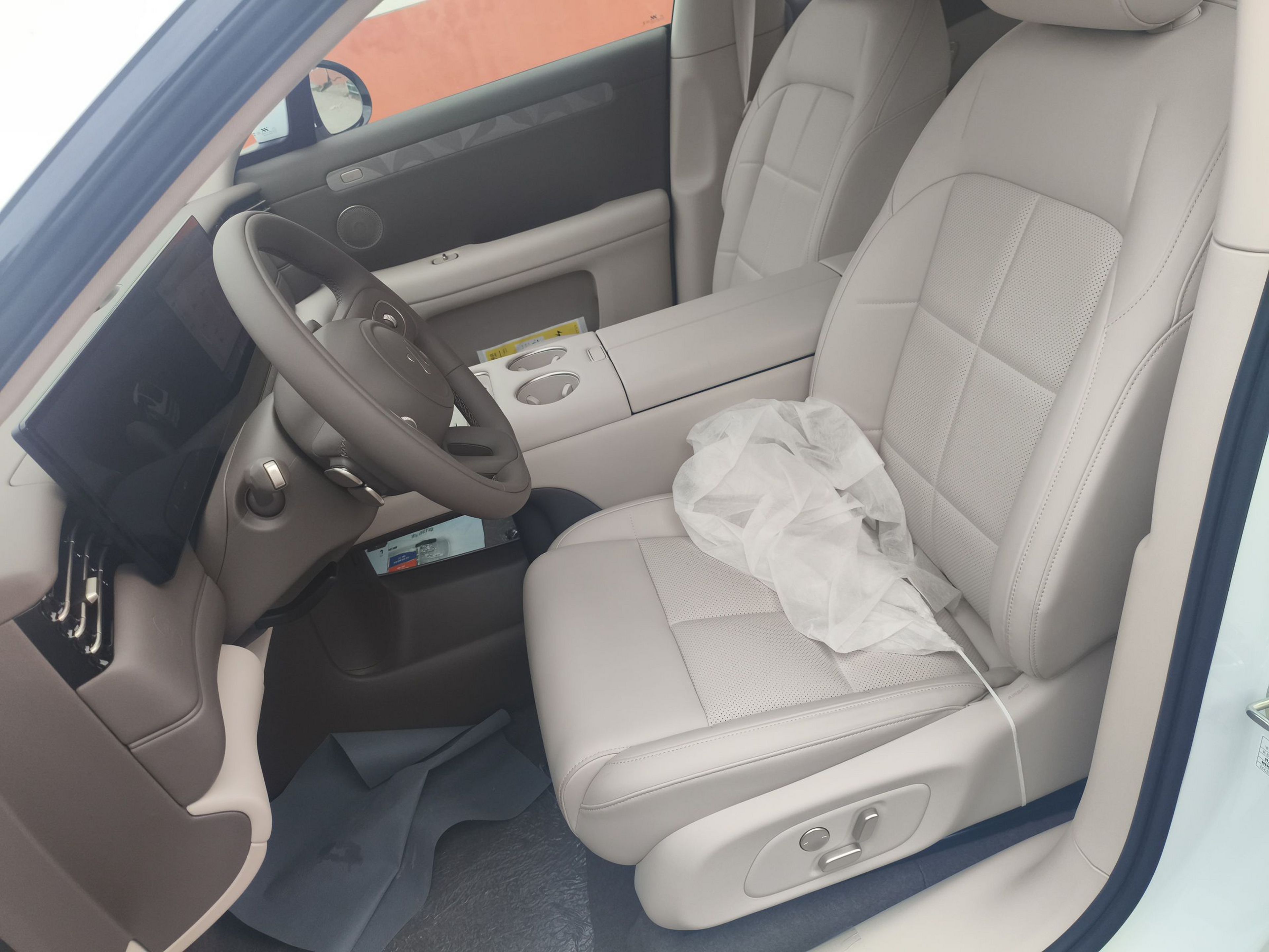 Переднее сиденье в автомобиле