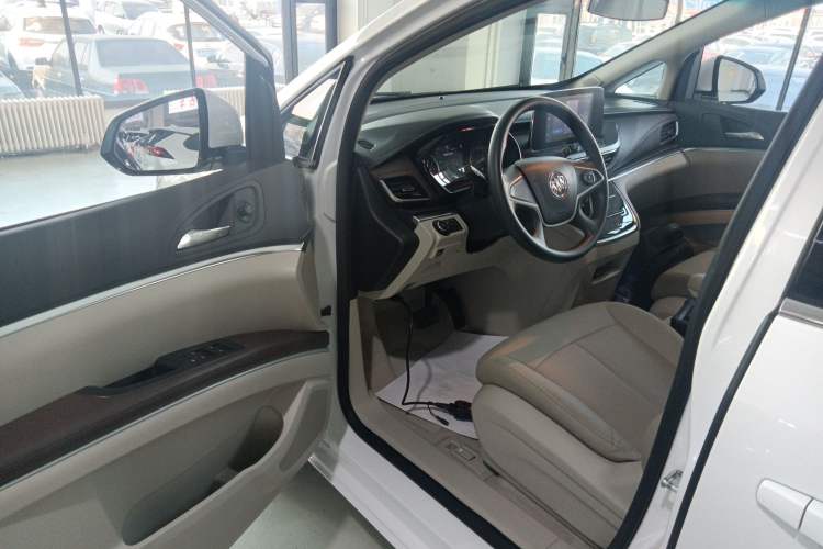 Used Buick GL8 2022 Land Cruiser Executive Class 652T Comfort Model
