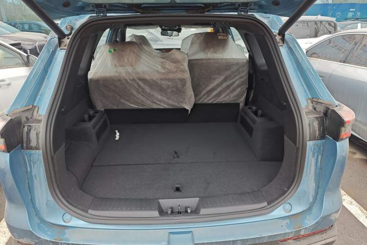 Used Chery Tiggo 8 PLUS C-DM 2025 1.5T 116 km Prestige Version 5 Seats
