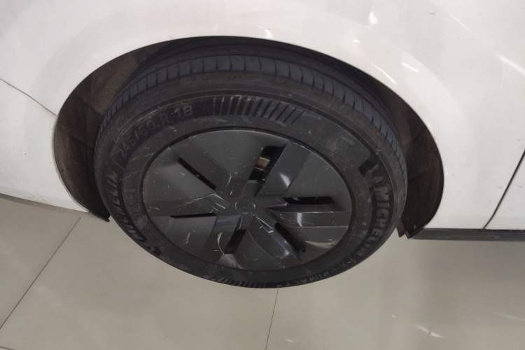 Used Li Auto MEGA 2024 Ultra Model
