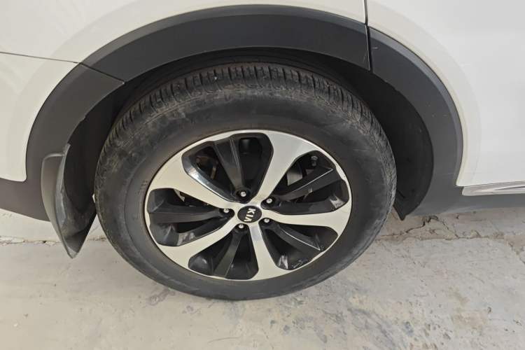 Used Kia Sorento 2015 Sorento L 2.4L Gasoline 4WD Elite Edition 7 Seats China IV Standard
