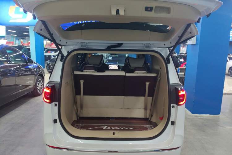 Used Buick GL8 2023 ES Lu Zun Deluxe Model
