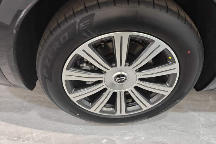 Used Hima AITO M8 2025 Extended-Range Max+ Version 53.4 kWh 6-Seater Edition