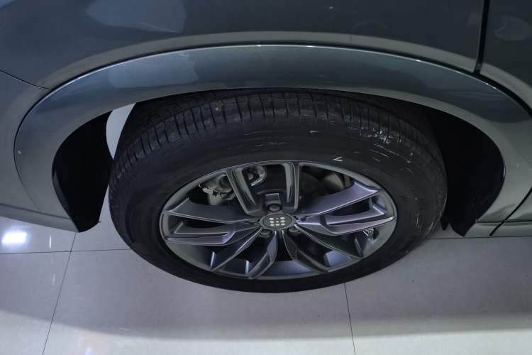 Used  E5 2024 Honor Edition 100KM Deluxe 7-Seater
