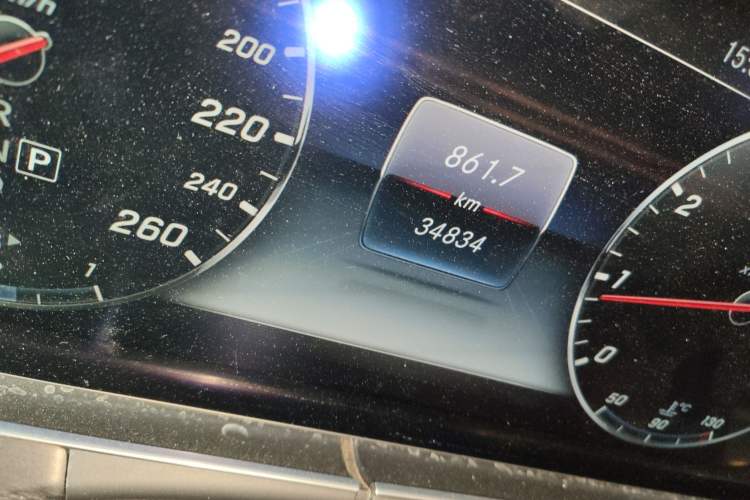 Used Mercedes-Benz E-Class 2016 E 300 L Sporty and Stylish Model
