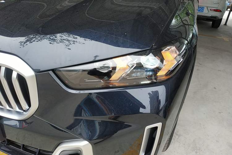 Used BMW X5 2023 xDrive 30Li Luxury M Sport Package
