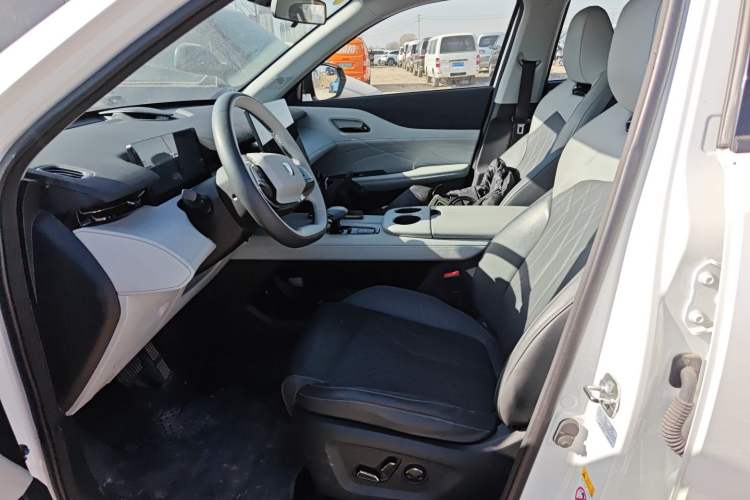 Used Changan UNI-Z New Energy 2024 Blue Whale Smart Electric iDD 125km Excellence Model
