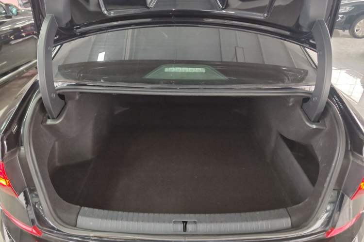 Used Volkswagen Passat 2019 330TSI Luxury Edition China VI Standard
