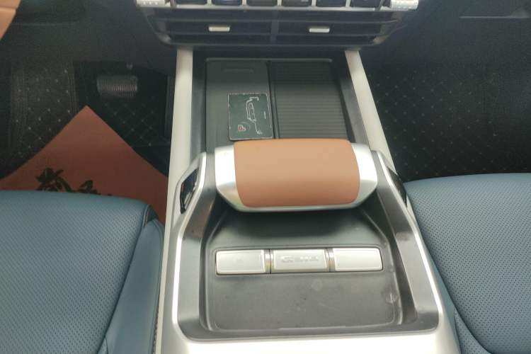 Used  G318 2024 Two-Wheel Drive Air Suspension Version