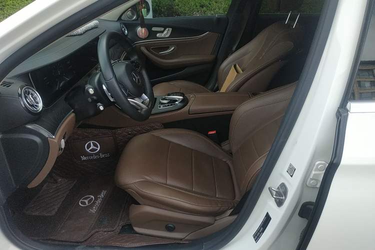 Used Mercedes-Benz E-Class 2016 E 300 L Sporty and Stylish Model
