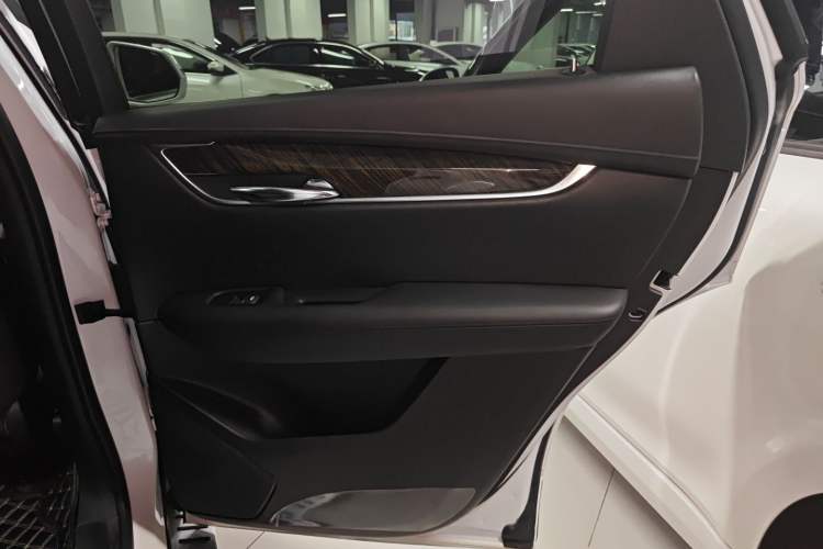 Used Cadillac XT5 2018 25T Luxury Model
