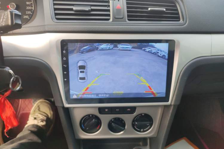 Used Volkswagen Gran Lavida 2013 1.6L Automatic Fashion Model
