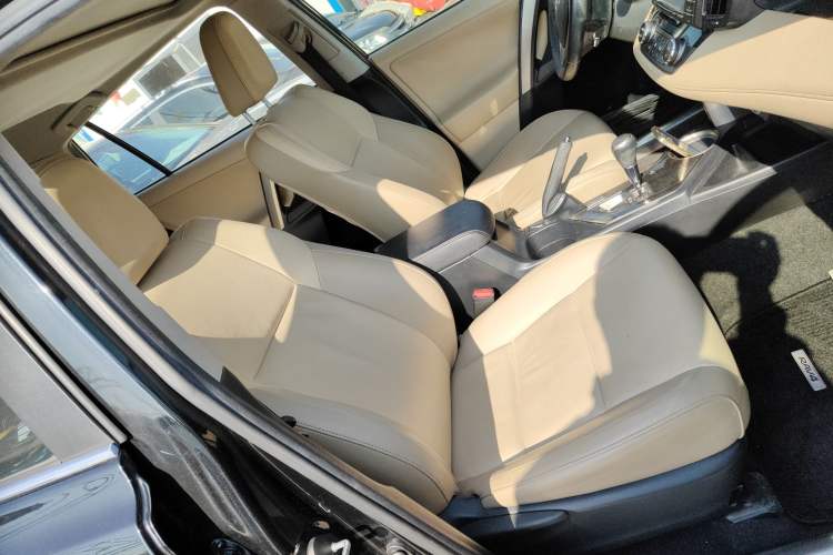 Used Toyota RAV4 2015 2.0L CVT Four-Wheel Drive New Edition
